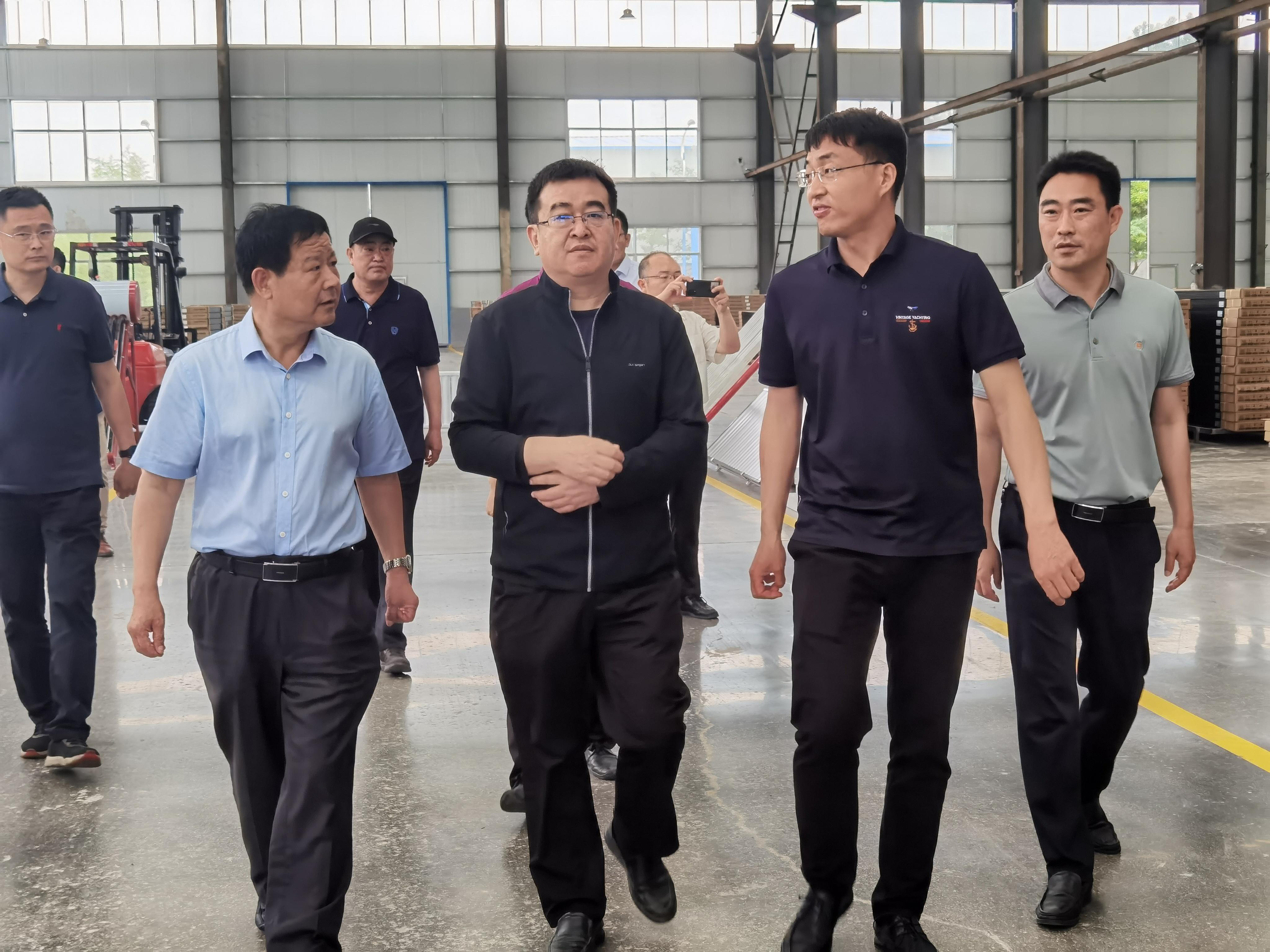 Leaders from the Shandong Provincial Energy Bureau visited and inspected Longguang Tianxu Company.